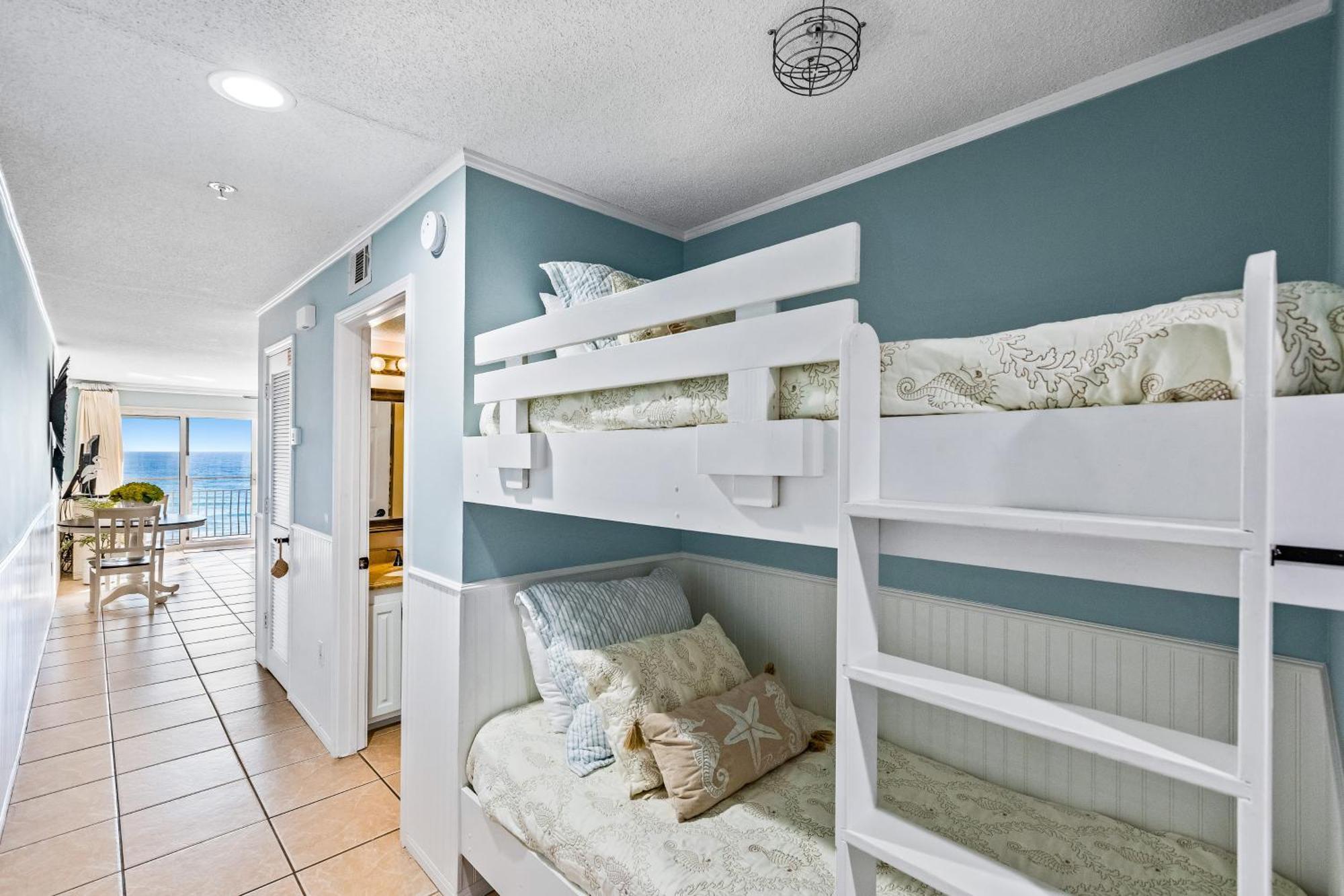 Crystal Sands II Destin Room photo